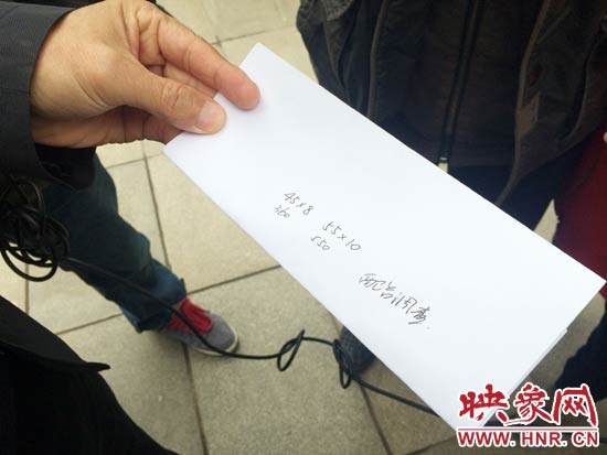 經(jīng)過初步測(cè)量，河南省人民會(huì)堂主樓的違法廣告牌面積為910平米。