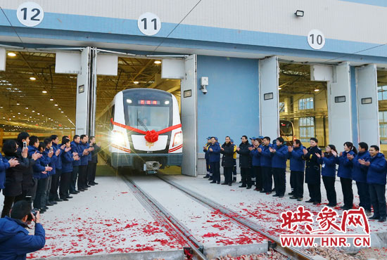 2013年12月28日鄭州地鐵第一班車發(fā)車。