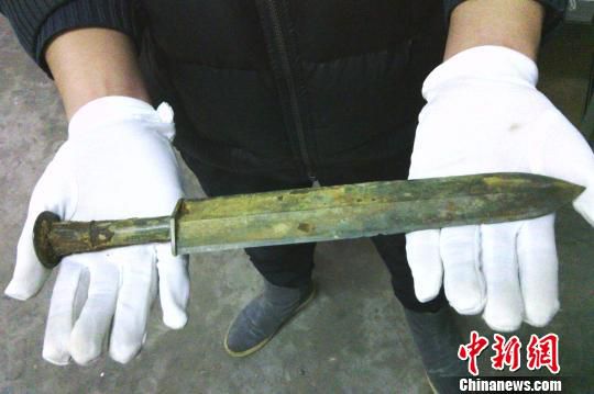 河南發(fā)掘戰(zhàn)國至東漢墓葬群 出土罕見青銅劍、戈（圖）