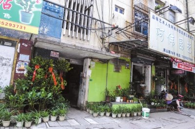 今年8月，當年于英生妻子被殺案發(fā)生地——蚌埠市南山路一處臨街一樓的三室一廳——目前已經(jīng)成為一個花店。