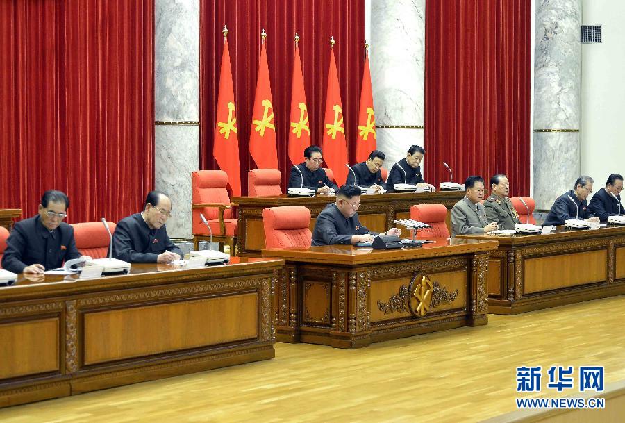 12月8日，在朝鮮平壤，朝鮮勞動(dòng)黨第一書(shū)記金正恩（前排中）出席并指導(dǎo)朝鮮勞動(dòng)黨中央政治局?jǐn)U大會(huì)議。