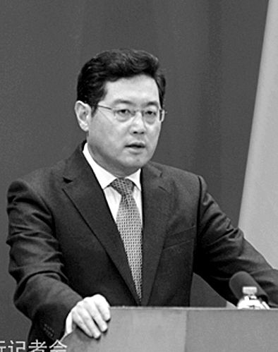 23日，秦剛在外交部例行記者會(huì)上。