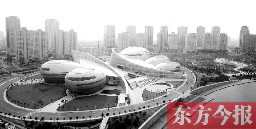 隨著鄭州經(jīng)濟(jì)的發(fā)展，鄭州的城市建設(shè)也煥發(fā)出勃勃生機(jī)
