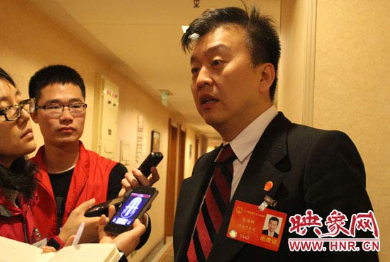 全國人大代表、中央電視臺綜藝頻道節(jié)目組主持人、河南省青聯(lián)榮譽副主席張澤群