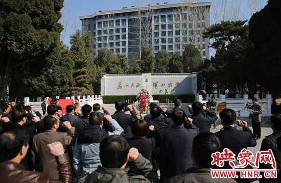 在焦裕祿紀念館，參觀的人絡繹不絕，一批批來自全國各地的黨員干部前來學習焦裕祿事跡