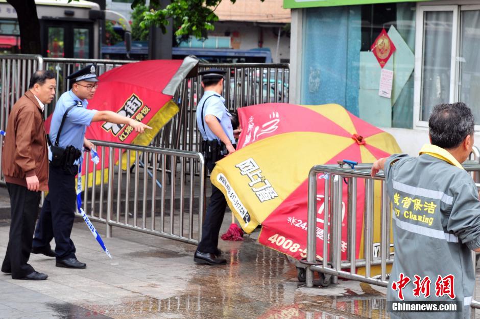 圖為警方在案發(fā)現(xiàn)場取證調(diào)查。