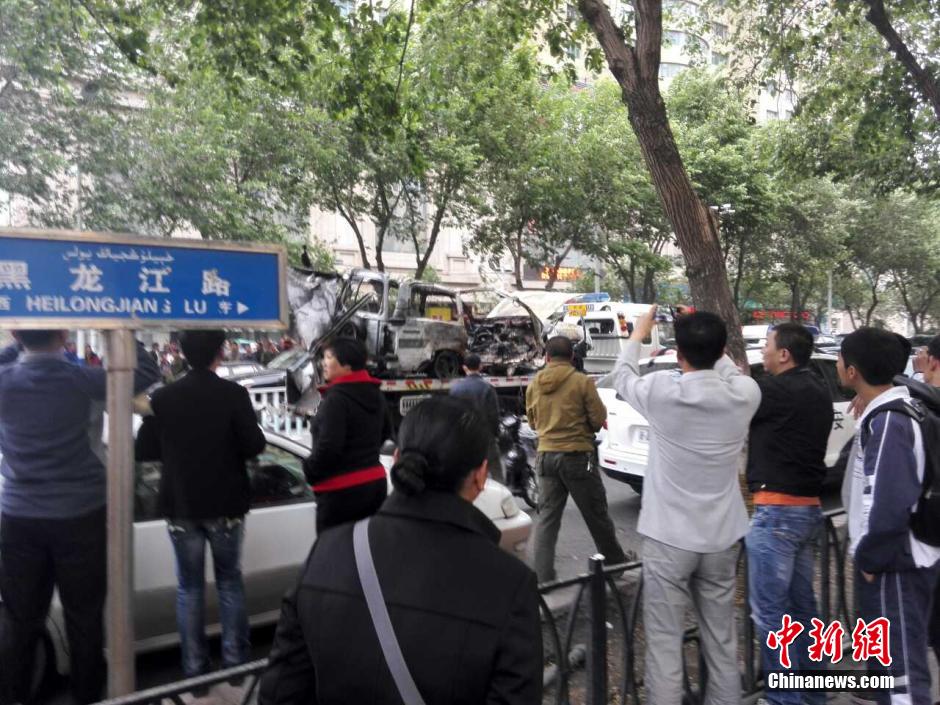 自治區(qū)和烏魯木齊市有關(guān)部門迅速處置，傷員已全部送往醫(yī)院救治。