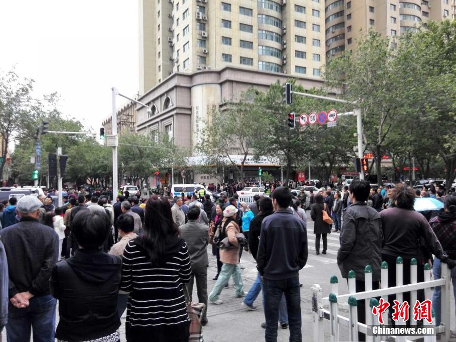 自治區(qū)和烏魯木齊市有關(guān)部門迅速處置，傷員已全部送往醫(yī)院救治。