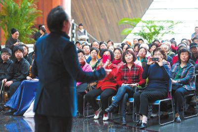 節(jié)儉令后，國家大劇院成了為數(shù)不多的演出營收未受影響的國字頭演出團體之一。圖為國家大劇院第六屆歌劇節(jié)開幕主題活動現(xiàn)場（資料圖片）。京華時報記者吳平攝