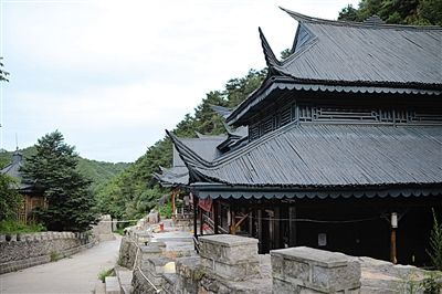 　7月9日，密云水庫附近隸屬于某單位的栗林度假山莊，建筑風格古色古香
