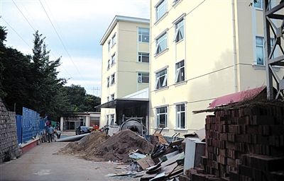 　該山莊目前正在建四星級賓館。新京報記者 吳江 攝