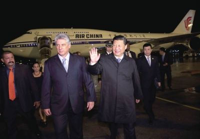 21日晚,習(xí)近平乘坐的專機(jī)抵達(dá)哈瓦那何塞·馬蒂國(guó)際機(jī)場(chǎng)。古巴國(guó)務(wù)委員會(huì)第一副主席兼部長(zhǎng)會(huì)議第一副主席