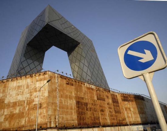 中央電視臺(tái)進(jìn)入多事之秋，多名工作人員相繼被調(diào)查，公眾聲望一度下滑。