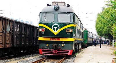 綠皮車 較早的老式火車，客車車廂以綠色為主