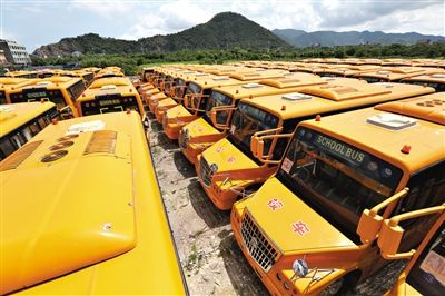 8月28日，浙江溫嶺，擱置農(nóng)村近1年的校車(chē)。