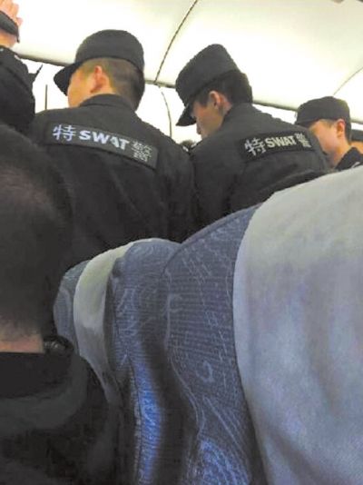 特警登機(jī)處理。