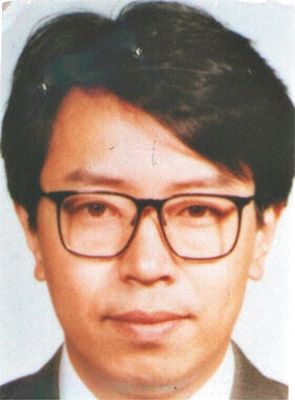 姚耿 現(xiàn)年53歲，外逃前任云南省五礦化工進(jìn)出口（集團(tuán)）公司上海浦東分公司經(jīng)理