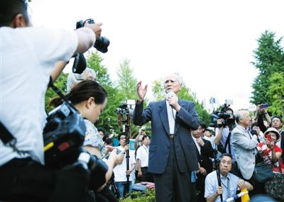 23日，91歲的日本前首相村山富市在東京街頭演講，反對日本政府強行推進(jìn)安保法案。