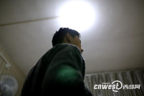 2013年2月份，17歲的林波在陜西省疾控中心拿到HIV確診報(bào)告。
