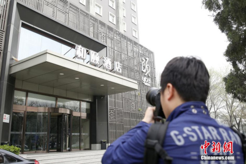 媒體記者關(guān)注北京“和頤酒店女生遇襲”事件。 圖片來源：視覺中國