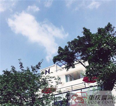 書店外觀設計感十足。