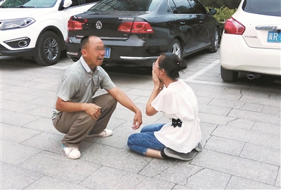 一位來自山西的父親，在燕郊找到陷入傳銷組織的女兒，當街痛哭，求女兒回家