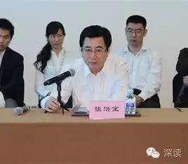 在天津紀(jì)委對(duì)王富強(qiáng)的通報(bào)中指出，王富強(qiáng)從“聽黨的話，永遠(yuǎn)跟黨走，做讓黨放心的人”這一初心出發(fā)，吃過苦、流過汗，曾為天津港保稅區(qū)的建設(shè)和發(fā)展、為天津市招商引資工作作出過貢獻(xiàn)。貢獻(xiàn)被認(rèn)可、贊譽(yù)，其驕傲自滿情緒漸生，覺得