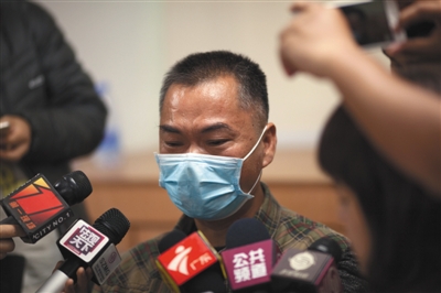 昨日，深圳，羅一笑的父親羅爾接受媒體采訪。圖/視覺中國
