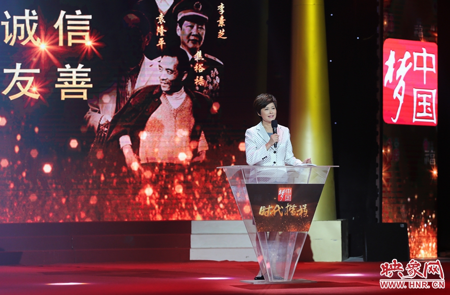 中央電視臺“時代楷模”發(fā)布廳，發(fā)布人敬一丹介紹“編外雷鋒團”。