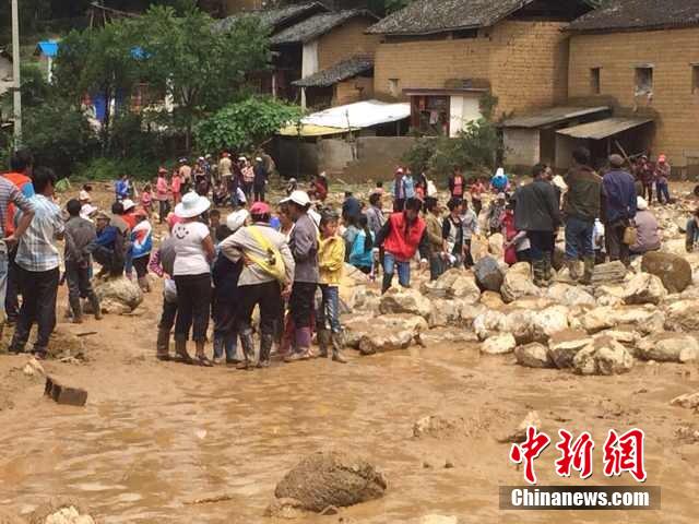 7月28日,云南省保山市隆陽(yáng)區(qū)瓦房鄉(xiāng)喜坪村上坪小組發(fā)生山洪災(zāi)害,造成3戶人家9人被沖走。