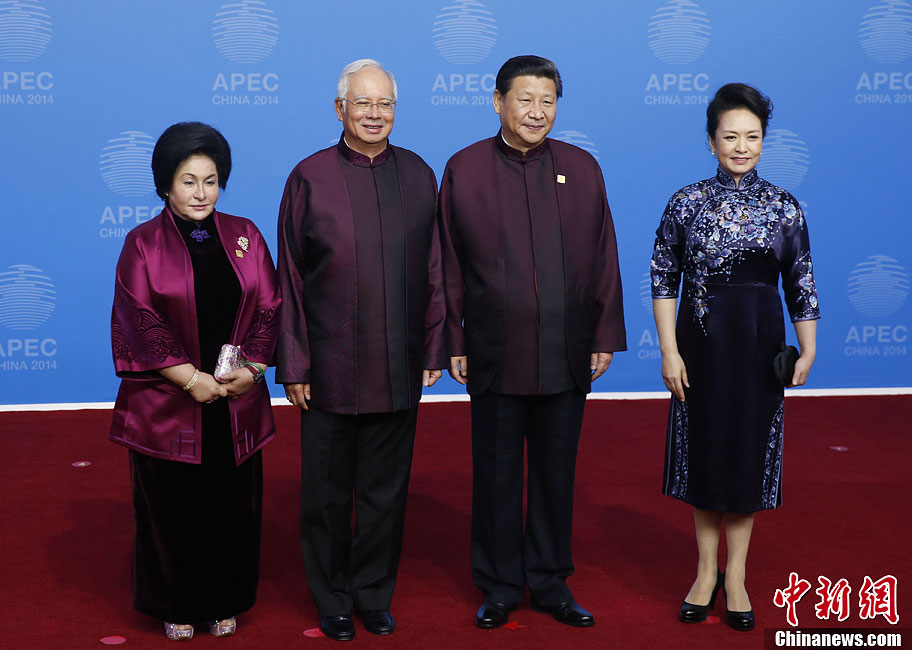 圖為習近平夫婦歡迎馬來西亞總理納吉布夫婦。中新社發(fā) 杜洋 攝