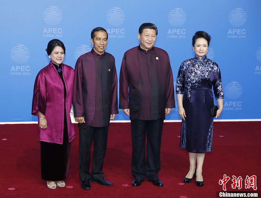 圖為習近平夫婦歡迎印度尼西亞總統(tǒng)佐科·維多多。中新社發(fā) 杜洋 攝
