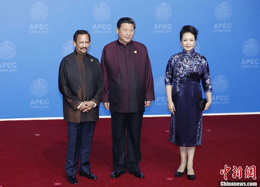 圖為習近平夫婦歡迎文萊蘇丹哈桑納爾。中新社發(fā) 杜洋 攝