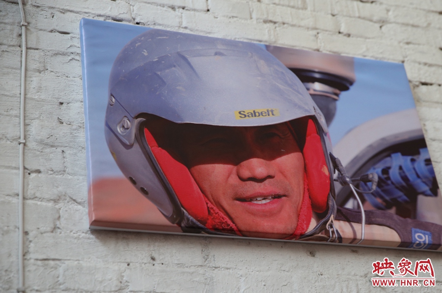 賽車的世界、更是男人的世界。圖為部分參展攝影作品。
