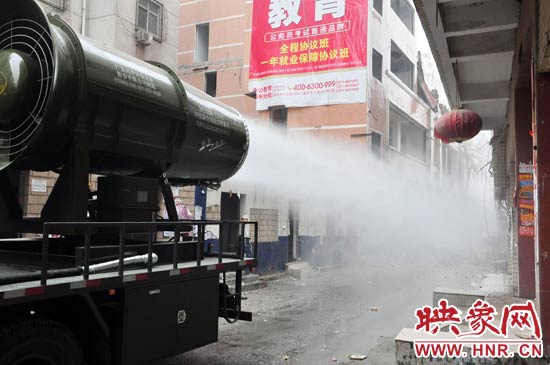 針對造成霧霾的主兇“建筑工地揚塵”，“霧炮車”降塵除塵效果能到到80%。