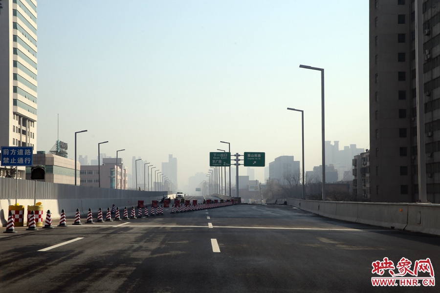 嵩山南路出口，由西向東至嵩山南路出口向東暫未開通。