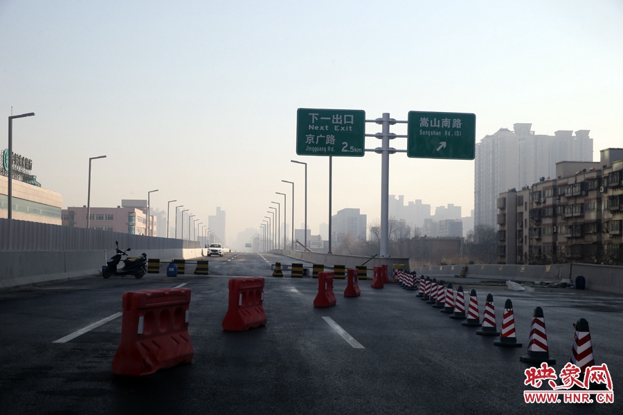 嵩山南路出口，由西向東至嵩山南路出口向東暫未開通。