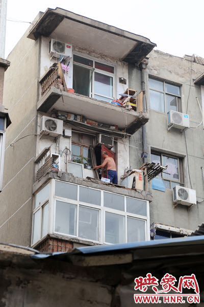 據(jù)了解，該棟房屋建造于1986年，距今已經(jīng)30年。