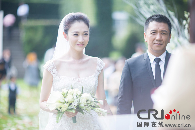 李小冉比利時(shí)辦婚禮 朱丹、鐘欣潼、應(yīng)采兒做伴娘
