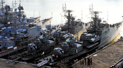4月1日，?？吭诳死锩讈喨咚雇胁柕能娕?，其中也有烏克蘭海軍軍艦。