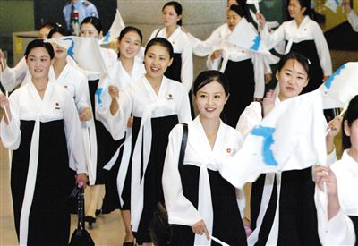 2005年9月，結(jié)束亞洲田徑錦標(biāo)賽之行的朝鮮拉拉隊(duì)。