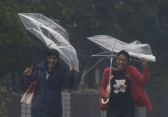 19號臺風(fēng)在日本登陸，帶來強(qiáng)降雨。
