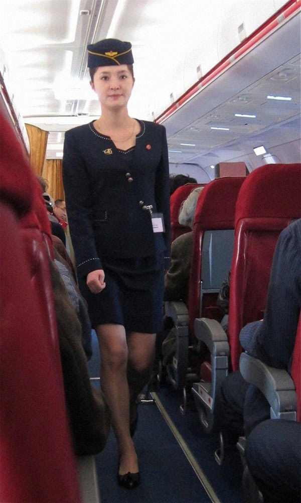 朝鮮領(lǐng)導(dǎo)人金正恩最近下令國營高麗航空的女空服員改穿比較短、比較緊的裙子。