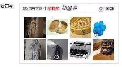 澎湃新聞記者從鐵路上海站了解到，目前窗口售票采用的系統(tǒng)與12306網(wǎng)購不同，購票者通過身份證件的驗(yàn)證，即可購票。根據(jù)往年經(jīng)驗(yàn)，每年臘月二十三到二十九的火車票最為緊俏，對應(yīng)的網(wǎng)絡(luò)購票日期為12月4日至10日，春運(yùn)火車票搶票也進(jìn)入最白熱化的狀態(tài)。對此，鐵路部門提醒，如果沒能在第一時(shí)間買到票，旅客不妨在起售時(shí)間30分鐘后、開車前15天和開車前1天三個(gè)時(shí)間點(diǎn)“撿漏”，可能會有意外的收獲。