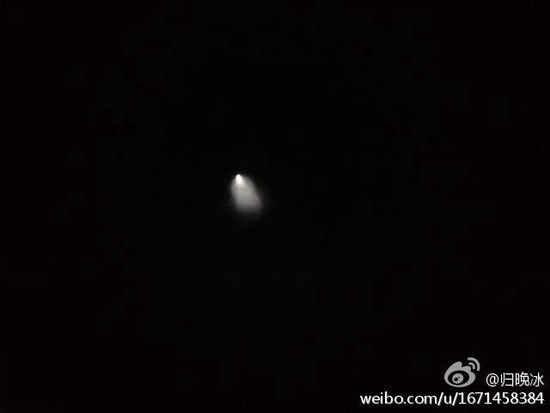 全國(guó)多地網(wǎng)友聲稱(chēng)發(fā)現(xiàn)“UFO” 疑似二炮導(dǎo)彈試射