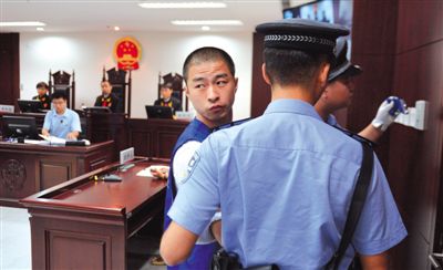 宣判后，馬凱被帶出法庭時(shí)，沖著旁聽席上的姐姐喊道：“照顧好媽”。