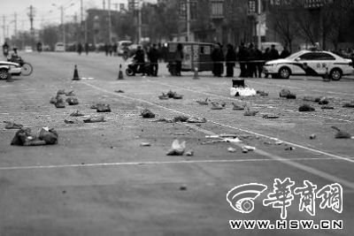 2014年1月6日，在蒲城縣迎賓路，警方在案發(fā)現(xiàn)場路面劃分了86個(gè)方格，提取現(xiàn)場遺留爆炸物品進(jìn)行取證