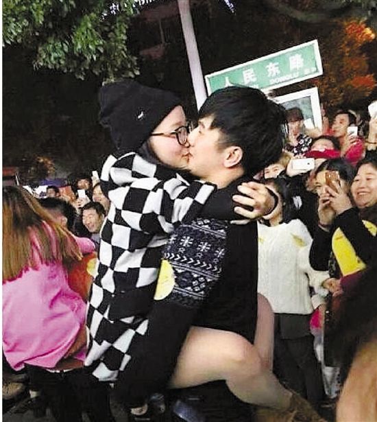 雖只是縣城的比賽，但水準著實不低，居然有選手采用考拉式。