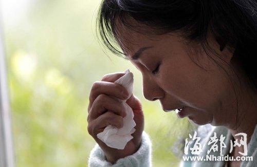 小梅的媽媽看到女兒發(fā)來(lái)的信息，就忍不住落淚