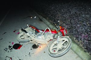 事故現(xiàn)場(chǎng)，被撞摩托車